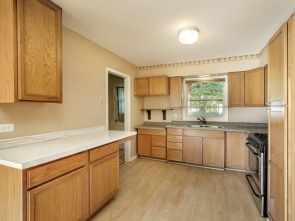 3rd image of 1768 Holly Ave