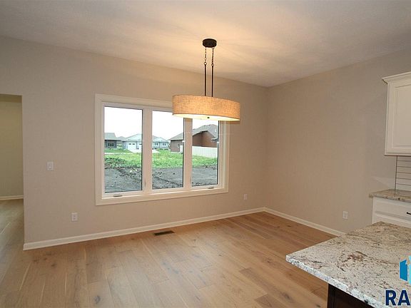 3rd image of 6202 S Maple Rock Trl