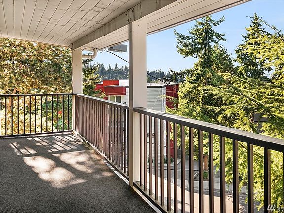 2nd image of 130 105th Ave SE APT 301