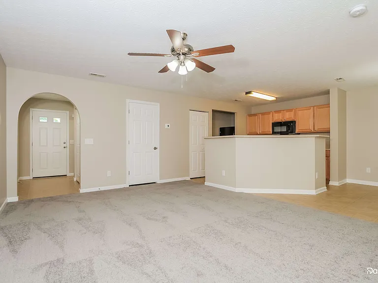604 Princeton Dr — Photo 5