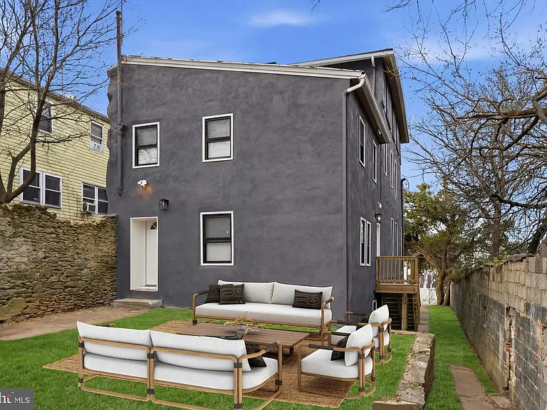 4359 Fleming St — Photo 2