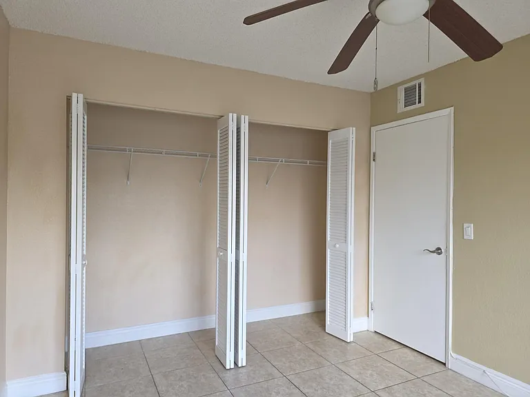 1542 Lake Crystal Dr #H — Photo 11