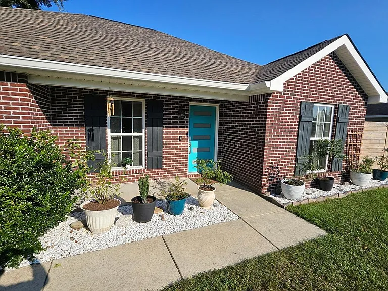 303 Twin Lakes Blvd — Photo 2