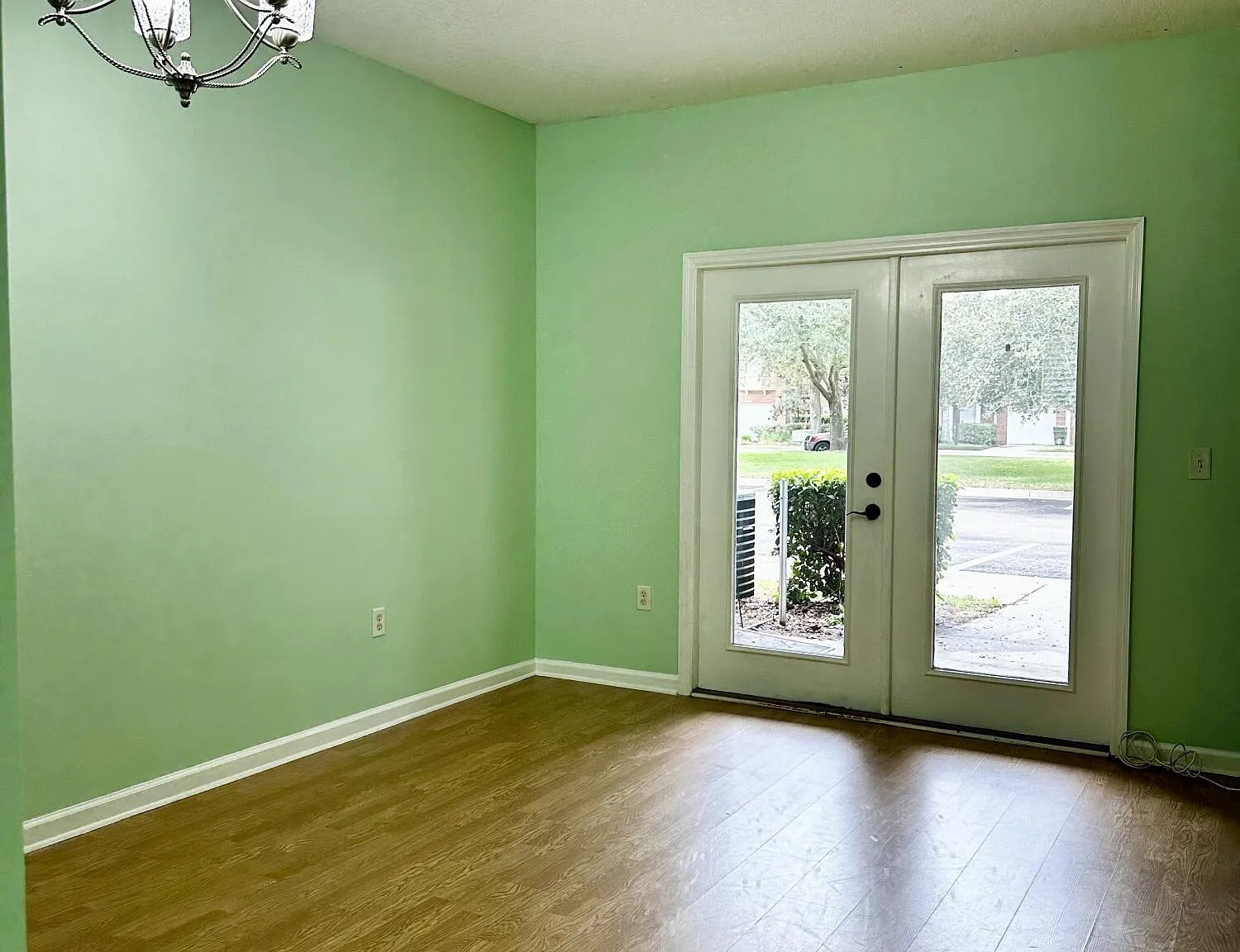 2 bed, 2.5 bath, 1008 sqft, $1,425 — Photo 2
