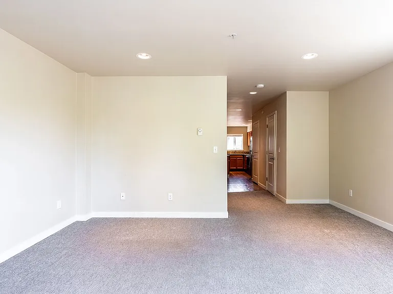 Modern 3 bedroom Townhomes with Garage — Photo 24