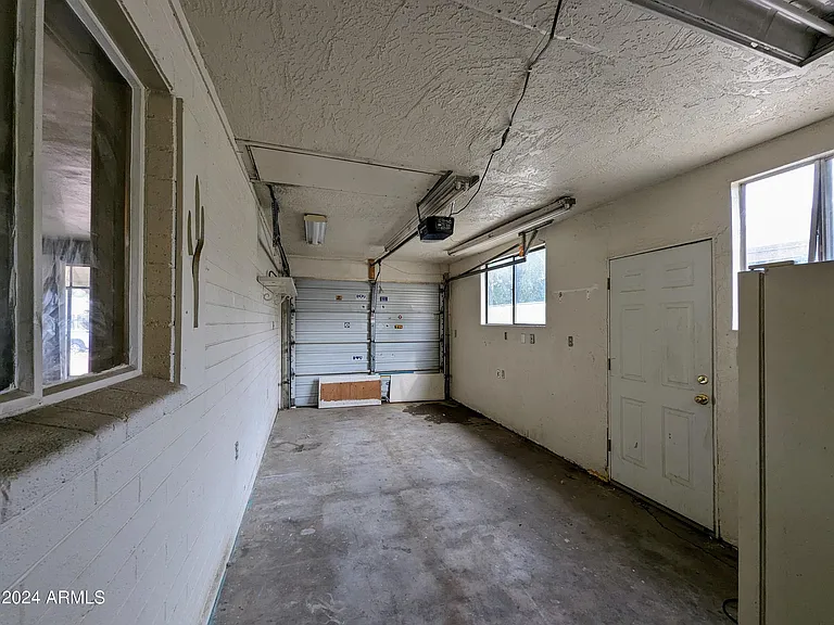 6036 N 31st Dr — Photo 21