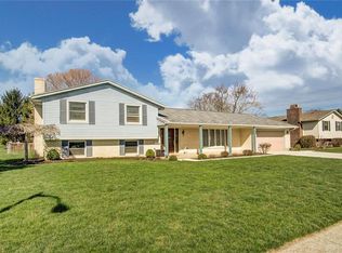 211 Scott Dr, Englewood, OH