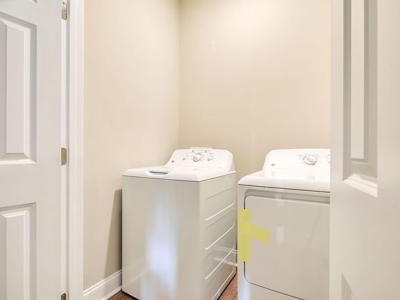 3rd image of 118 Waybill Cir