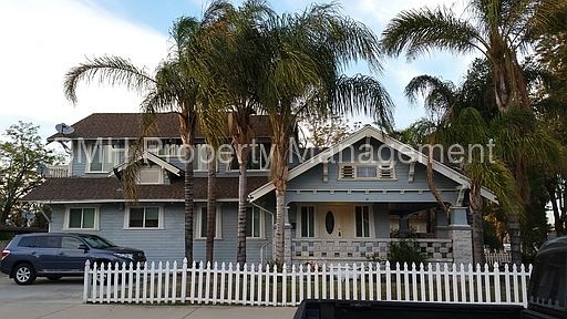 1st image of 722 E Grand Blvd