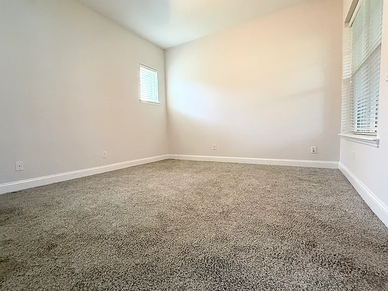 13836 Sachs Ave — Photo 12