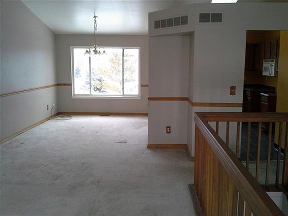 3rd image of 598 Thornhill Ct