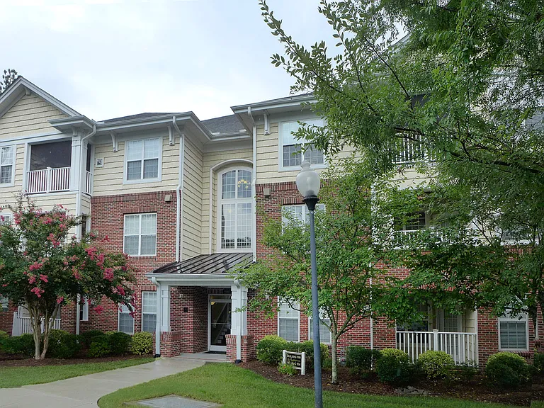 922 Providence Glen Dr — Photo 14