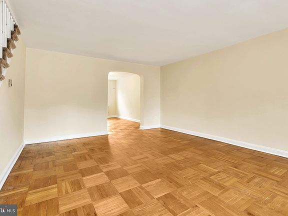 3rd image of 379 Edmonds Ave