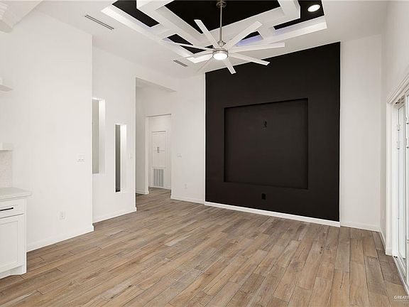 3rd image of 1018 E Baker Dr