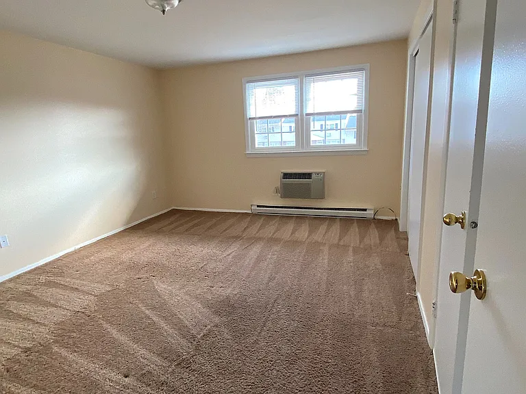 West Hill Apartments — Photo 6