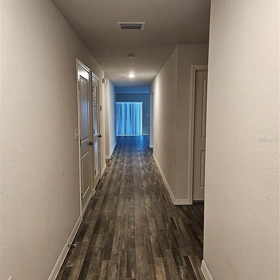 901 NW 15th Pl — Photo 3