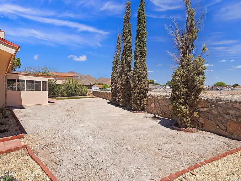 4805 Maureen Cir — Photo 31