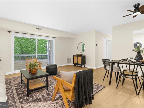 4th image of 20332 Beaconfield Ter APT 103