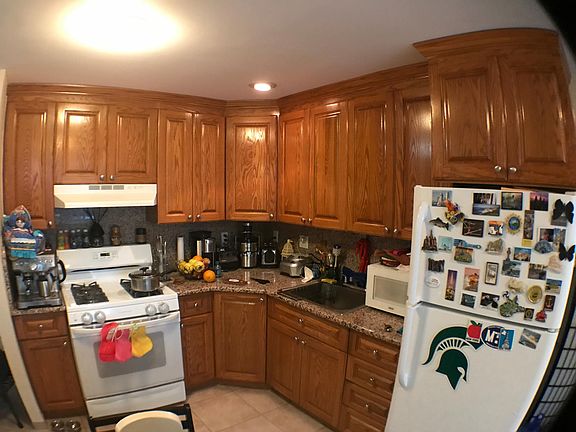2nd image of 2715 23rd Ave APT 2R
