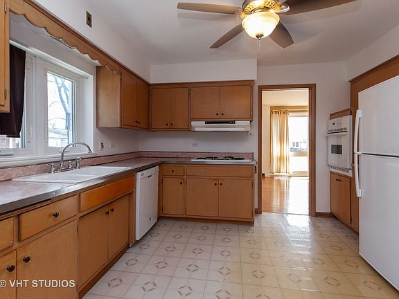 3rd image of 2818 W 100th St