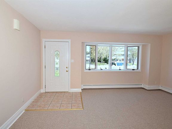 2nd image of 10 Wensley Ln