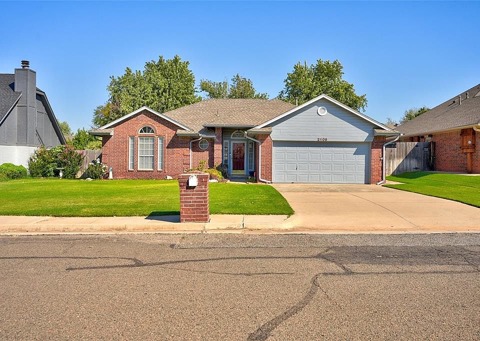 1st image of 2109 Summer Oak Dr