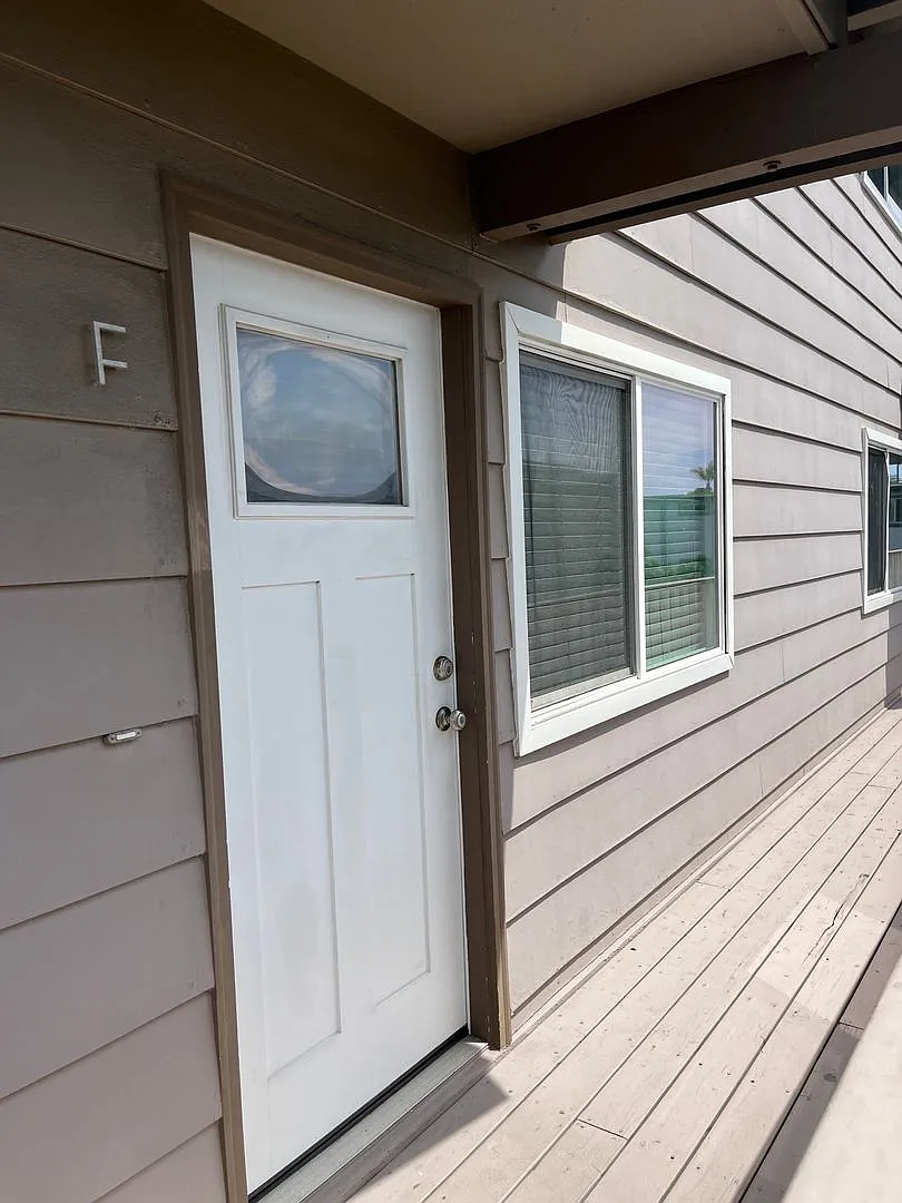 Hemlock Ave — Photo 3