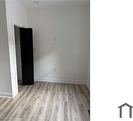 4th image of 1018 W Schiller St