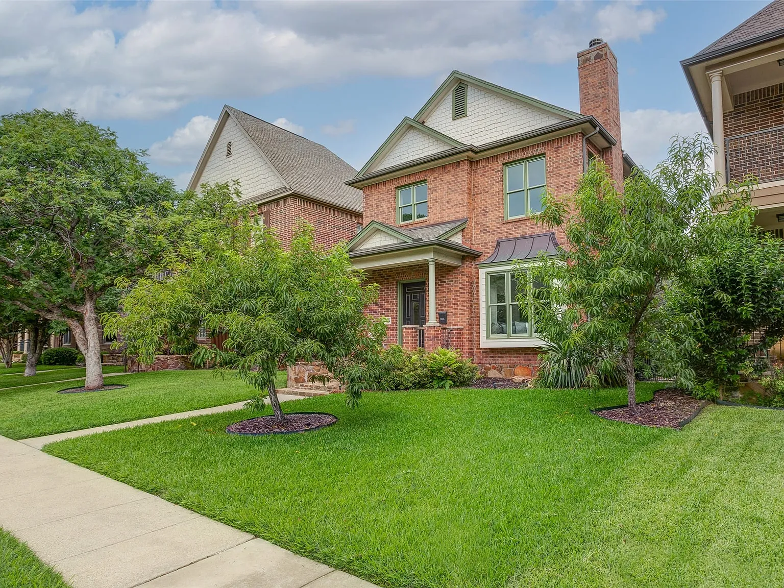 3 bed, 3.5 bath, 2441 sqft, $4,400 — Photo 3