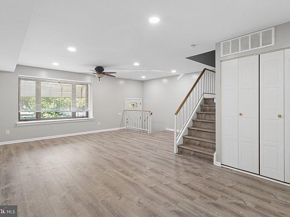 4th image of 3947 Gloucester Ct