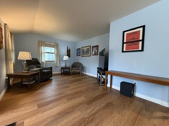 5th image of 712 CORNELIA STREET