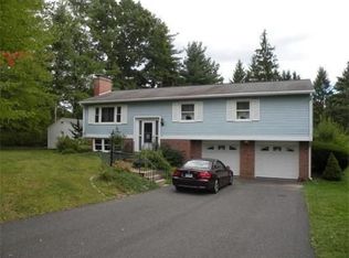 46 Pondview Dr, Amherst, MA 01002