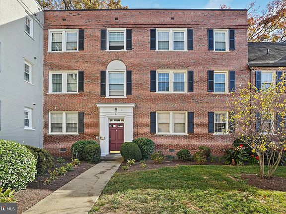 4th image of 3814 V St SE APT 201