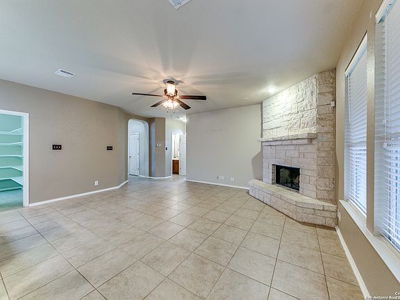 5th image of 302 Eglington Way