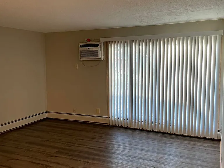 Cedar Avenue Apartments — Photo 31