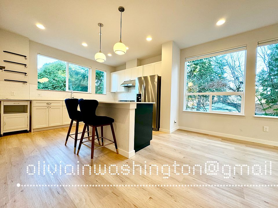 1st image of 18322 1st Ave NE #G