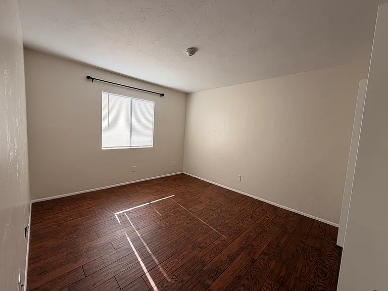 1810 E Blacklidge Dr #409 — Photo 7