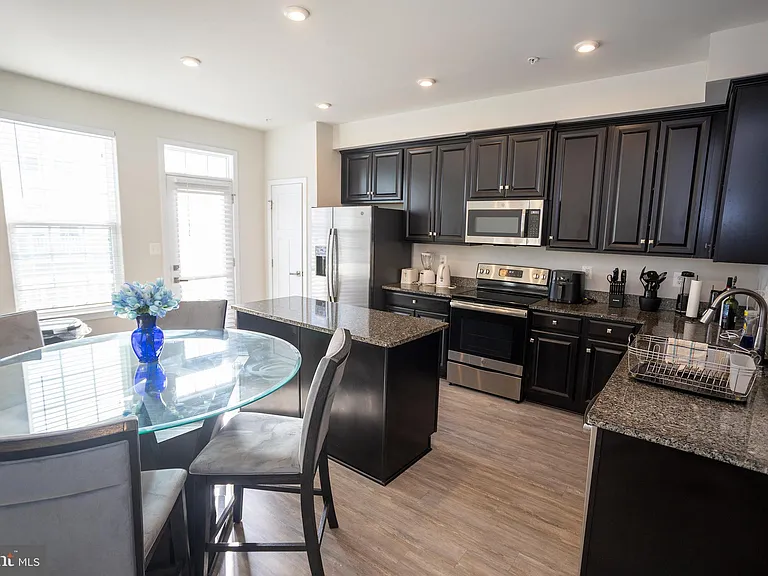9926 New Pointe Dr — Photo 8