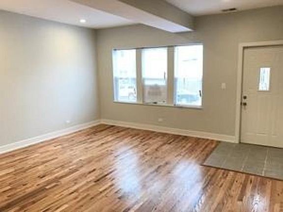 3rd image of 1665 N Richmond St #3