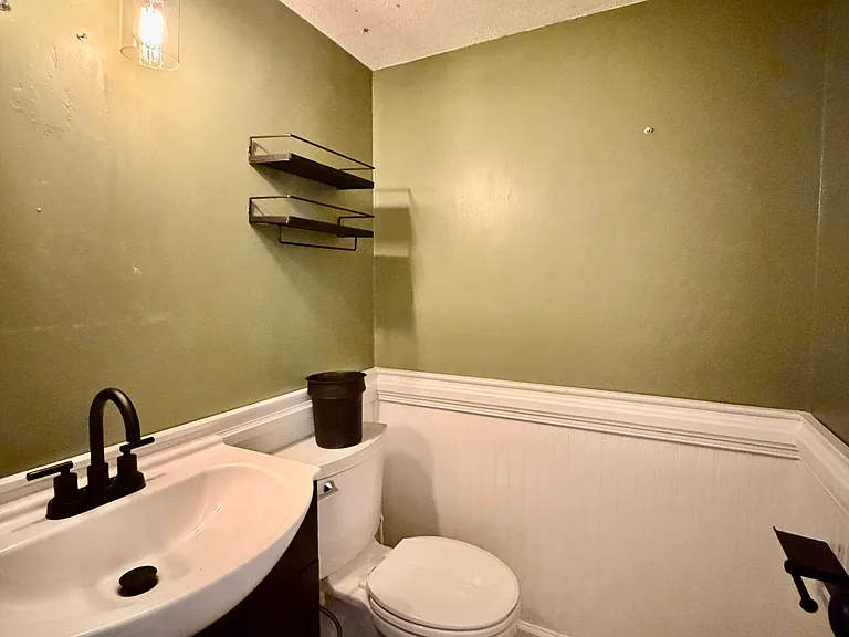 11809 Lansbury Ct — Photo 12