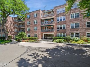 1 Putnam Hl APT 1B, Greenwich, CT 06830