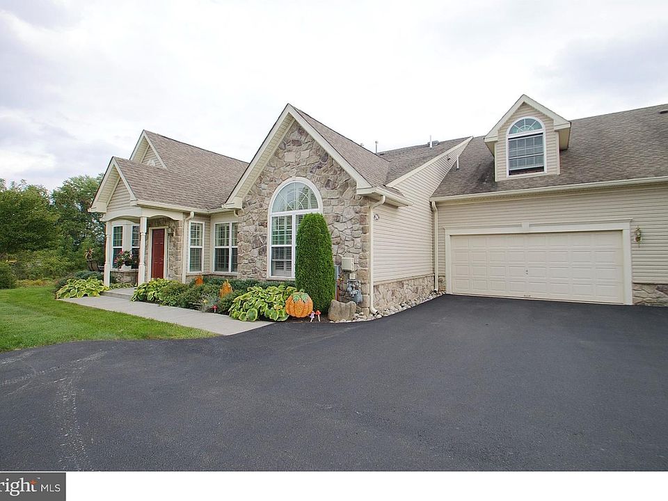 1st image of 294 Willow Dr