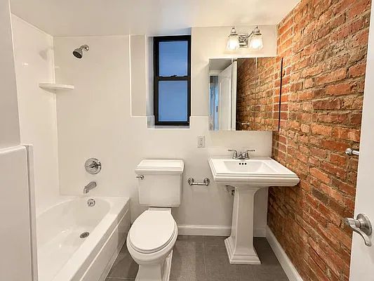 Bathroom, photo 1