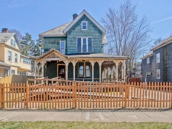 136 Pearl St, Holyoke, MA 01040