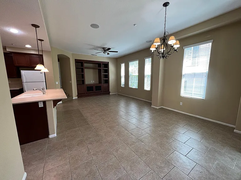 637 Kellogg St — Photo 14