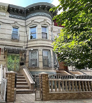 2nd image of 373 Weirfield St Floor 1