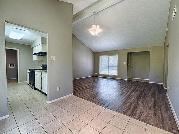 5th image of 2803 N Belgravia Dr