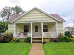 130 W John St, Forrest, IL 61741