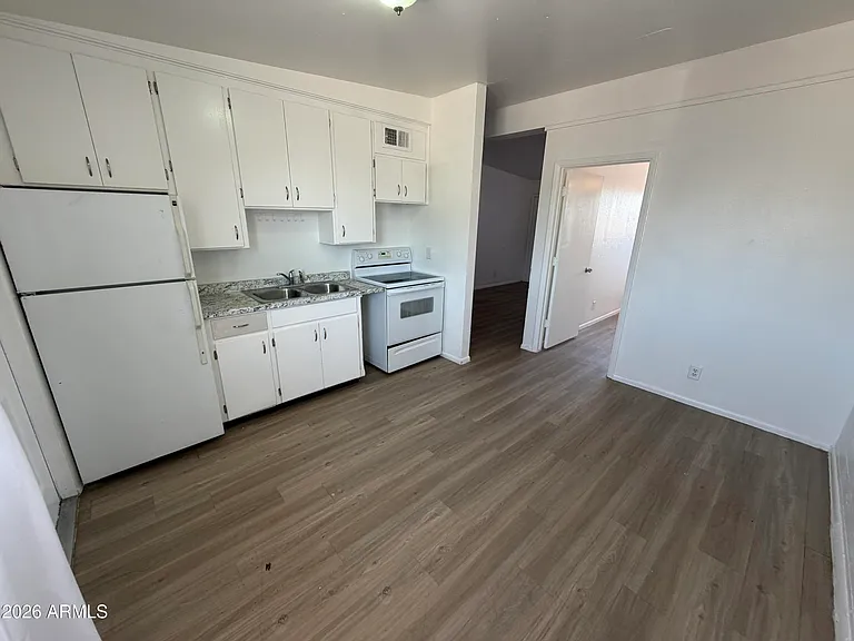 2150 W Missouri Ave #104 — Photo 5