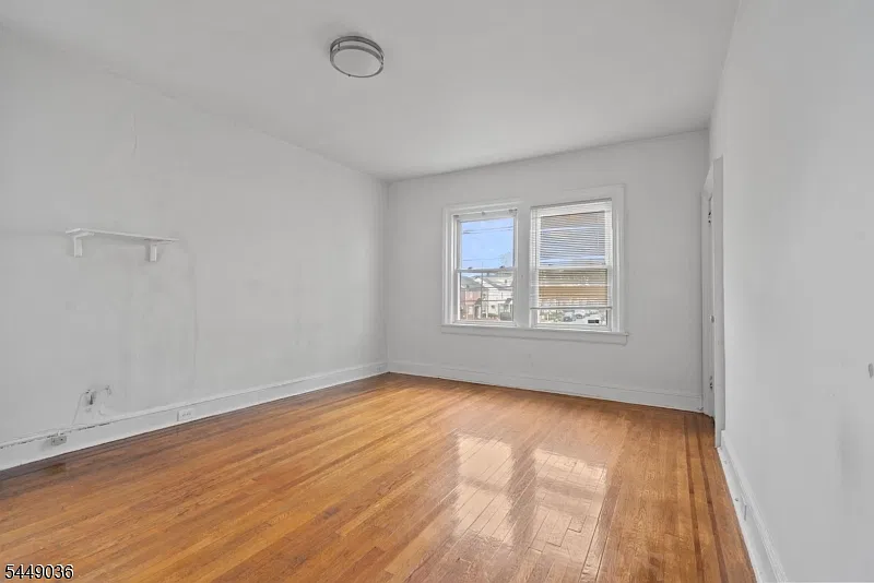 3 bed, 1.0 bath, $2,500 — Photo 4
